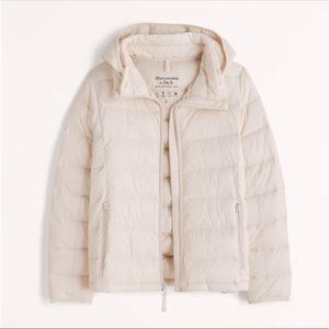 Lightweight packable puffer